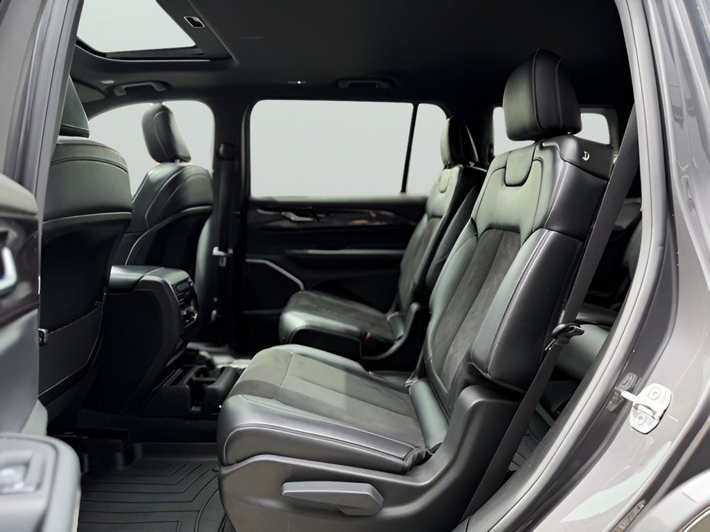 2022 Jeep Grand Cherokee L Laredo