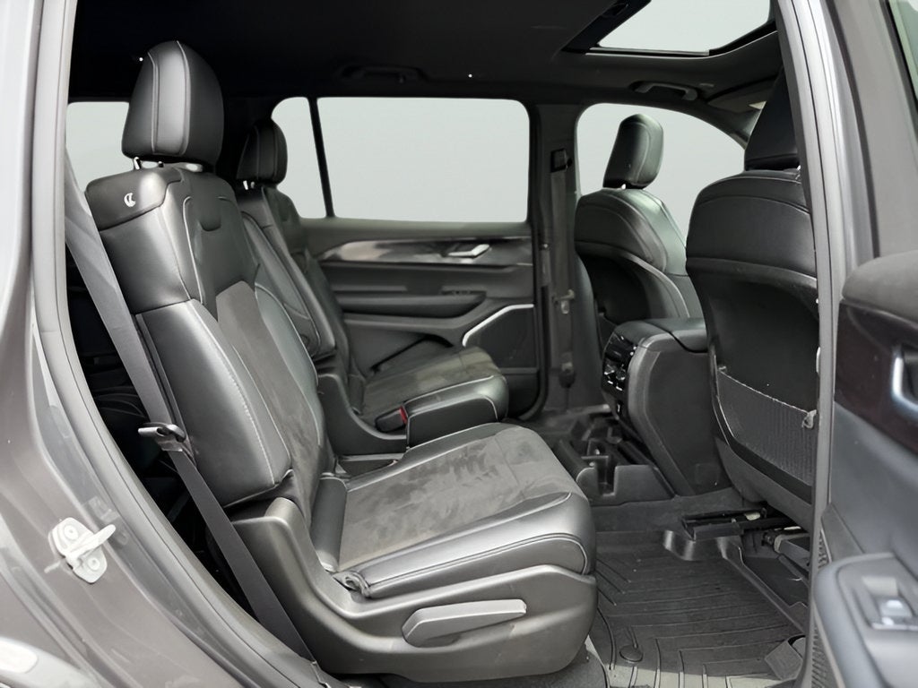 2022 Jeep Grand Cherokee L Laredo