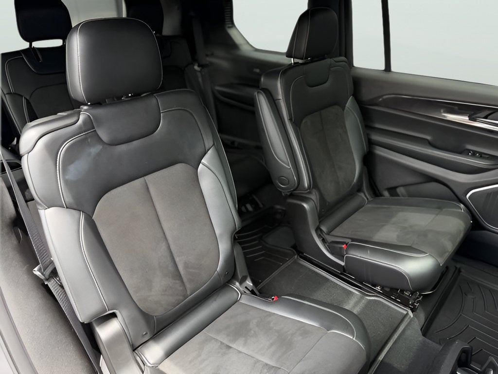 2022 Jeep Grand Cherokee L Laredo