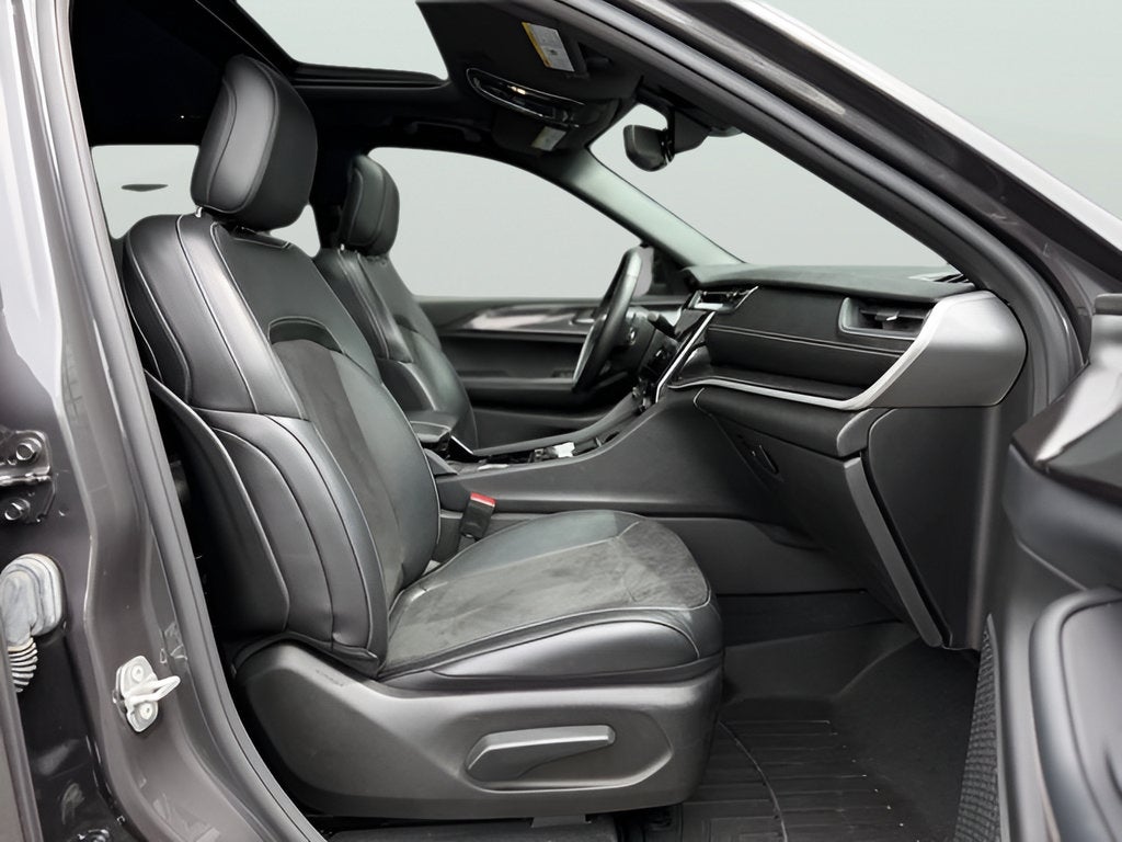 2022 Jeep Grand Cherokee L Laredo