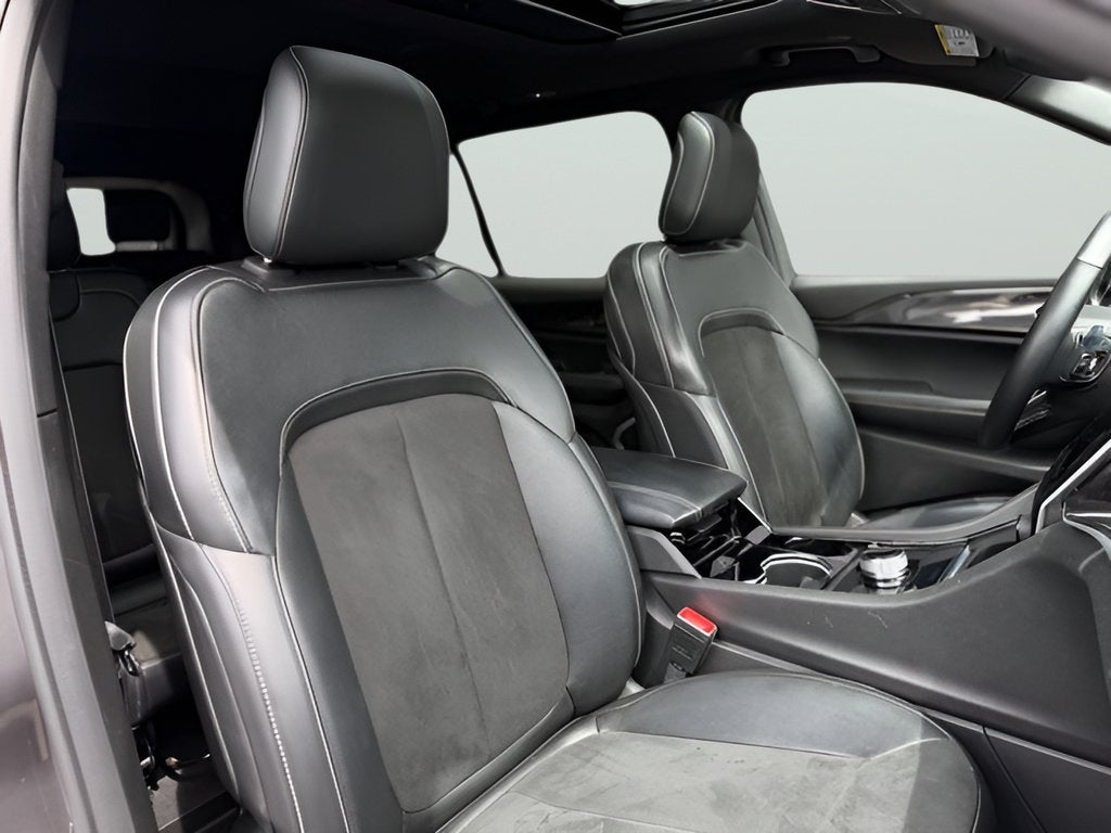 2022 Jeep Grand Cherokee L Laredo