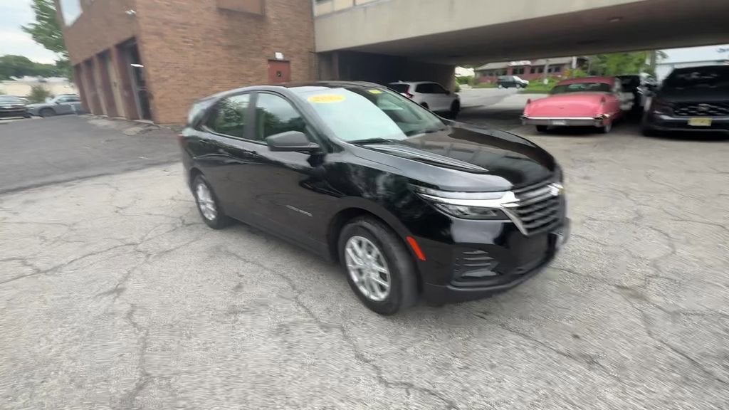 2023 Chevrolet Equinox LS's photo