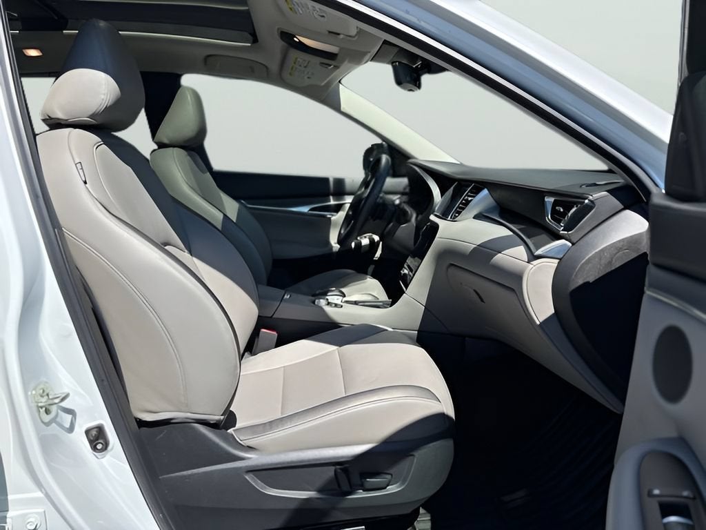 2023 INFINITI QX50 LUXE