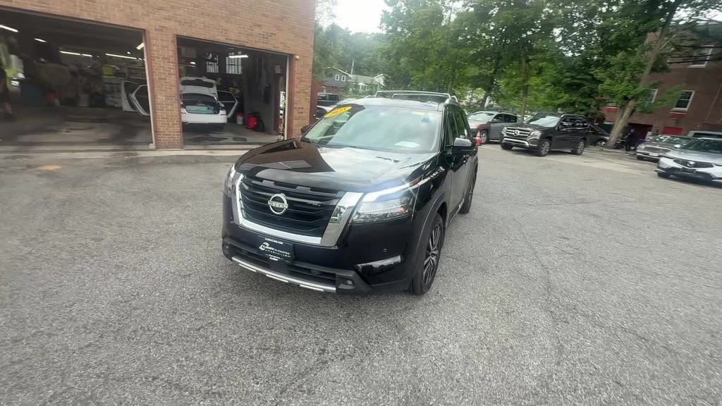 2025 Nissan Pathfinder Platinum