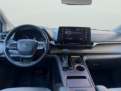 2021 Toyota Sienna LE