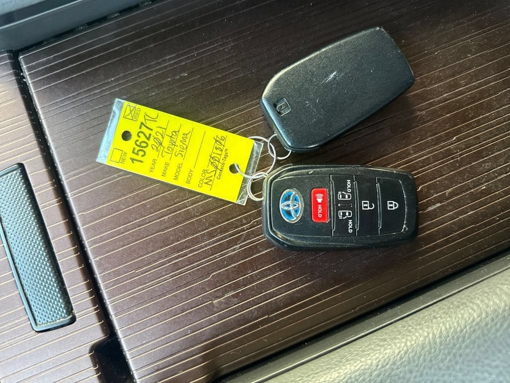 2021 Toyota Sienna LE