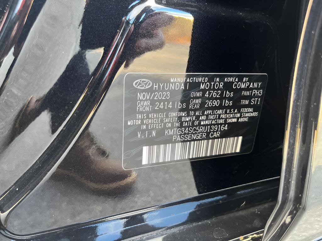 2024 Genesis G70 2.5T