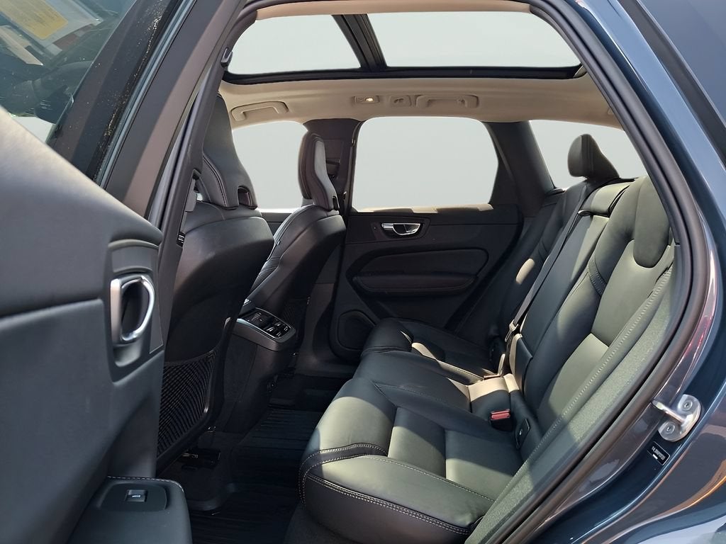 2023 Volvo XC60 Ultimate Bright Theme