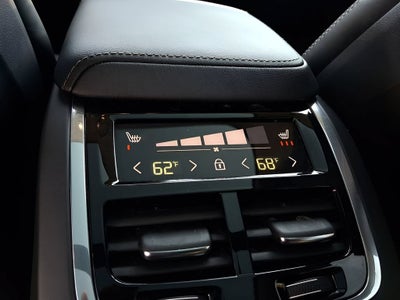 2023 Volvo XC60 Ultimate Bright Theme