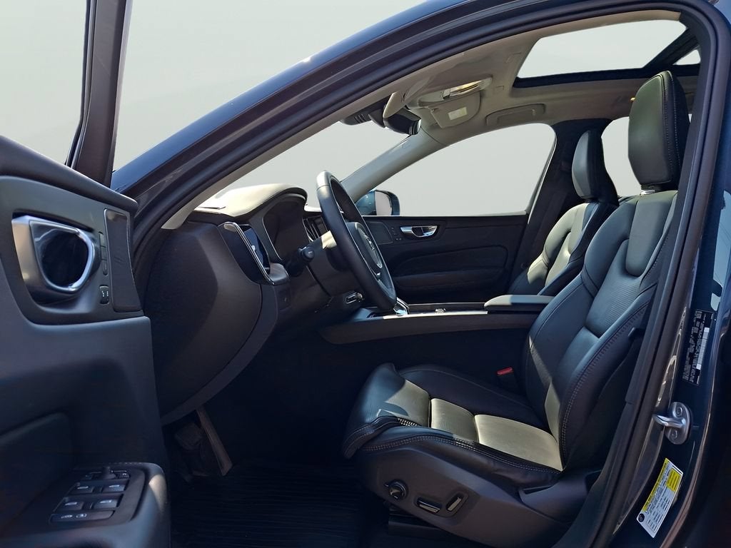 2023 Volvo XC60 Ultimate Bright Theme