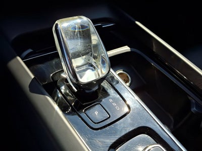 2023 Volvo XC60 Ultimate Bright Theme