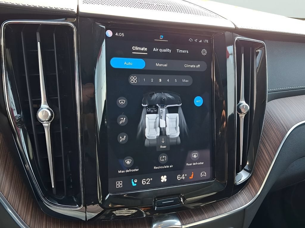 2023 Volvo XC60 Ultimate Bright Theme