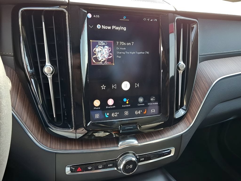 2023 Volvo XC60 Ultimate Bright Theme