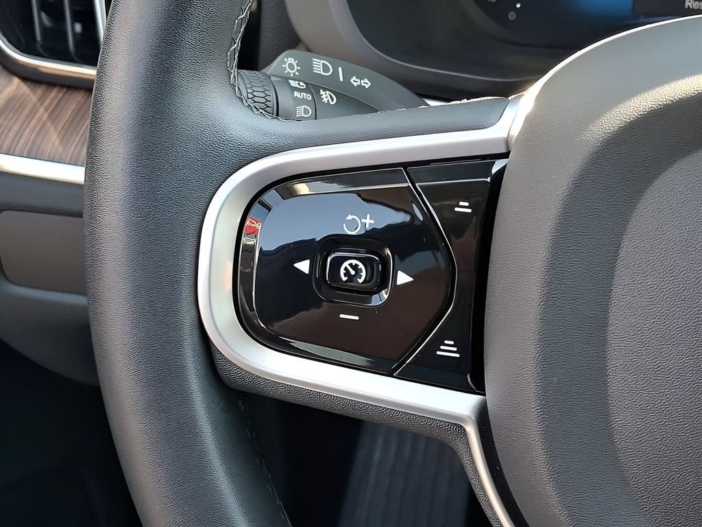 2023 Volvo XC60 Ultimate Bright Theme