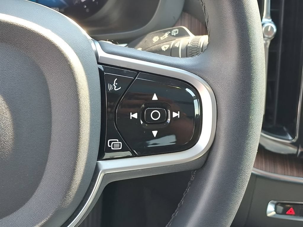 2023 Volvo XC60 Ultimate Bright Theme