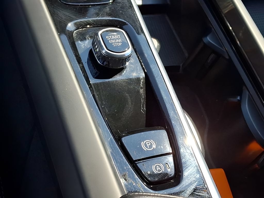 2023 Volvo XC60 Ultimate Bright Theme