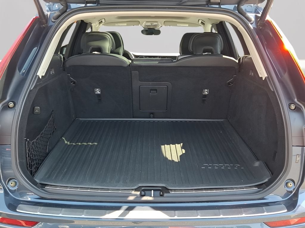 2023 Volvo XC60 Ultimate Bright Theme